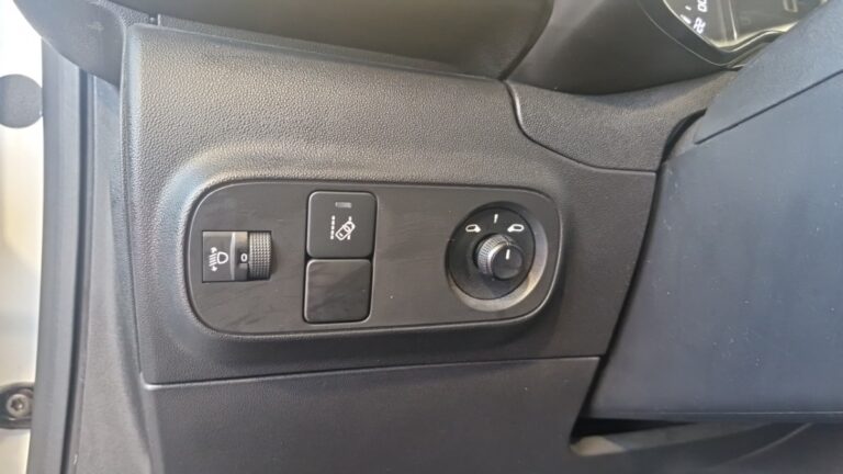 Citroën C3 SOCIETE BLUEHDI 100 SS FEEL - Image 15 (July 7, 2026)