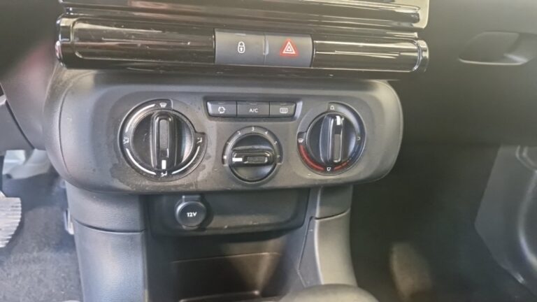 Citroën C3 SOCIETE BLUEHDI 100 SS FEEL - Image 19 (July 7, 2026)