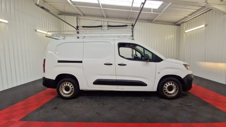 Peugeot Partner BLUEHDI 100 S&S LONG 950KG PREMIUM - Image 04 (July 7, 2026)