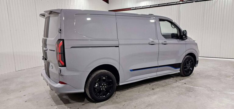 Ford Transit Custom FOURGON 320 2.0 ECOBLUE 170 CH BVA8 SPORT - Image 11 (July 7, 2026)