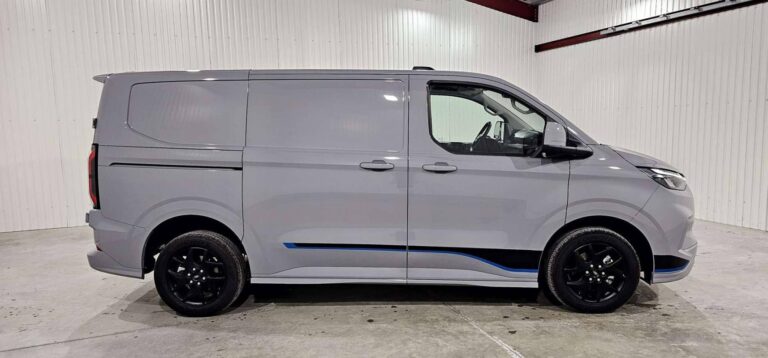 Ford Transit Custom FOURGON 320 2.0 ECOBLUE 170 CH BVA8 SPORT - Image 12 (July 7, 2026)