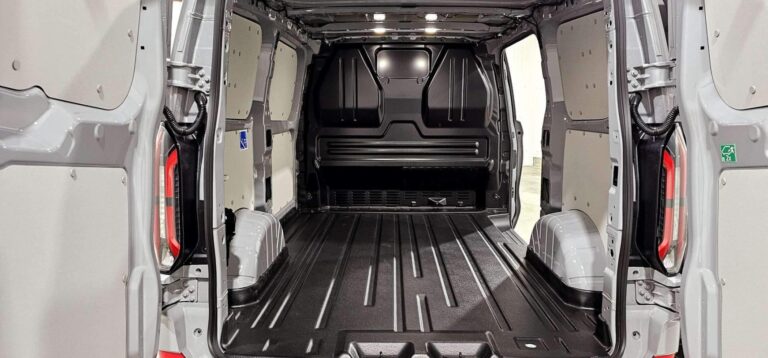 Ford Transit Custom FOURGON 320 2.0 ECOBLUE 170 CH BVA8 SPORT - Image 13 (July 7, 2026)