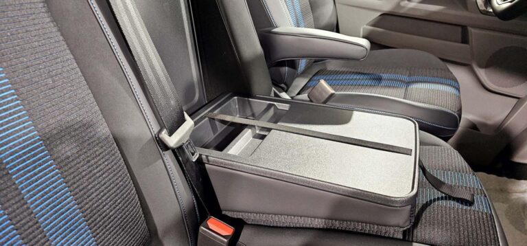 Ford Transit Custom FOURGON 320 2.0 ECOBLUE 170 CH BVA8 SPORT - Image 17 (July 7, 2026)