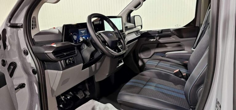 Ford Transit Custom FOURGON 320 2.0 ECOBLUE 170 CH BVA8 SPORT - Image 19 (July 7, 2026)