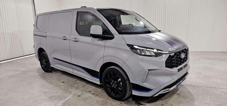 Ford Transit Custom FOURGON 320 2.0 ECOBLUE 170 CH BVA8 SPORT - Image 03 (July 7, 2026)