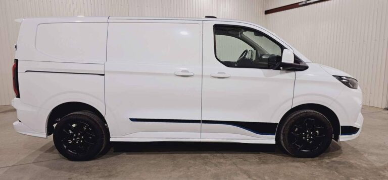 Ford Transit Custom FOURGON 320 2.0 ECOBLUE 170 CH BVA8 SPORT - Image 15 (July 7, 2026)