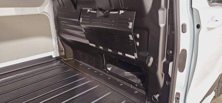 Ford Transit Custom FOURGON 320 2.0 ECOBLUE 170 CH BVA8 SPORT - Image 18 (July 7, 2026)