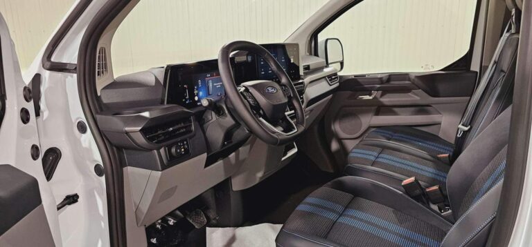 Ford Transit Custom FOURGON 320 2.0 ECOBLUE 170 CH BVA8 SPORT - Image 05 (July 7, 2026)