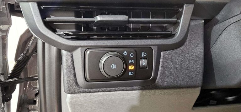 Ford Transit Custom FOURGON 320 2.0 ECOBLUE 170 CH BVA8 SPORT - Image 20 (July 7, 2026)