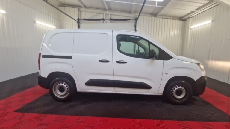 Citroën Berlingo Taille M 650kg PureTech 110 S&S BVM Club - Image 04 (July 7, 2026)