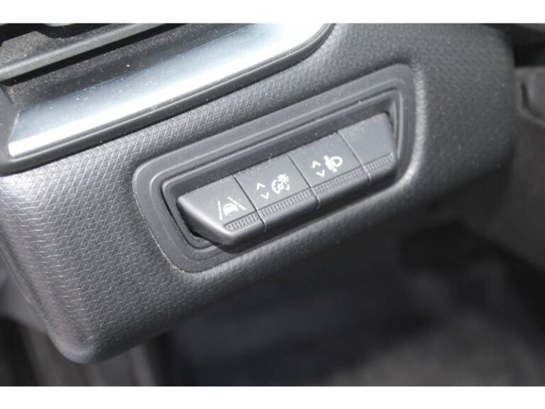 Renault Clio SOCIETE E-TECH 140 – 21N BUSINESS REVERSIBLE - Image 09 (July 7, 2026)