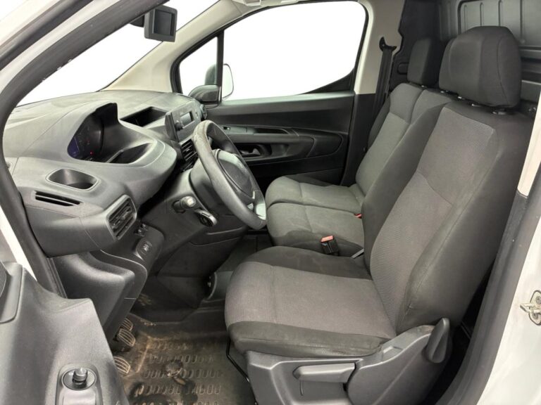 Peugeot Partner FOURGON STANDARD 1000 KG BLUEHDI 100 S&S BVM5 PREMIUM - Image 09 (July 7, 2026)