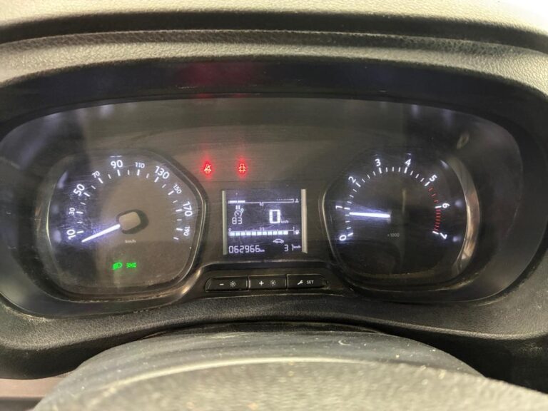 Peugeot Expert FOURGON FGN TOLE STANDARD 1.5 BLUEHDI 120 S&S BVM6 PREMIUM - Image 12 (July 7, 2026)
