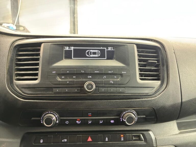Peugeot Expert FOURGON FGN TOLE STANDARD 1.5 BLUEHDI 120 S&S BVM6 PREMIUM - Image 13 (July 7, 2026)