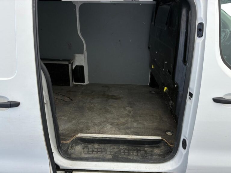 Peugeot Expert FOURGON FGN TOLE STANDARD BLUEHDI 120 S&S BVM6 PREMIUM PACK - Image 14 (July 7, 2026)