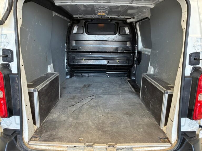 Peugeot Expert FOURGON FGN TOLE STANDARD BLUEHDI 120 S&S BVM6 PREMIUM PACK - Image 15 (July 7, 2026)