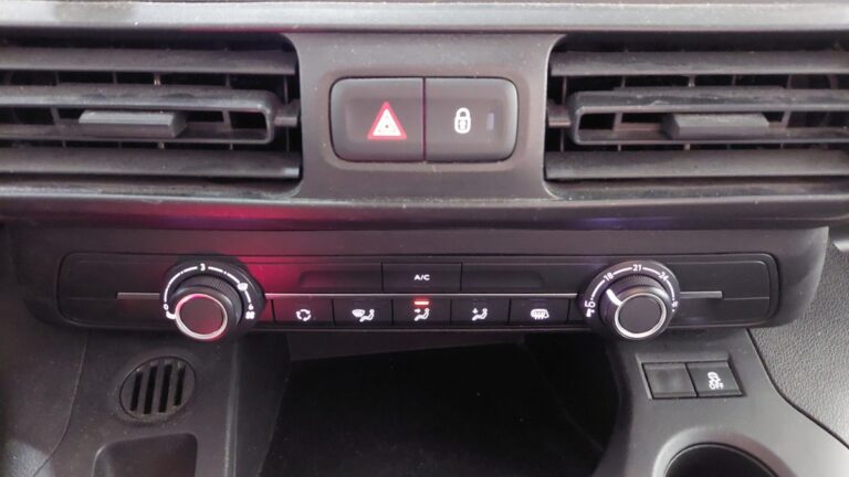 Opel Combo 1.5 diesel 100ch /augmente CARGO PACK CLIM - Image 11 (July 7, 2026)