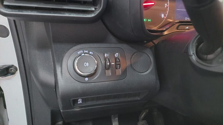 Opel Combo 1.5 diesel 100ch /augmente CARGO PACK CLIM - Image 17 (July 7, 2026)