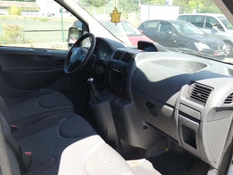Peugeot Expert FOURGON TOLE 229 2.0 HDI 125 FAP CONFORT - Image 06 (July 7, 2026)
