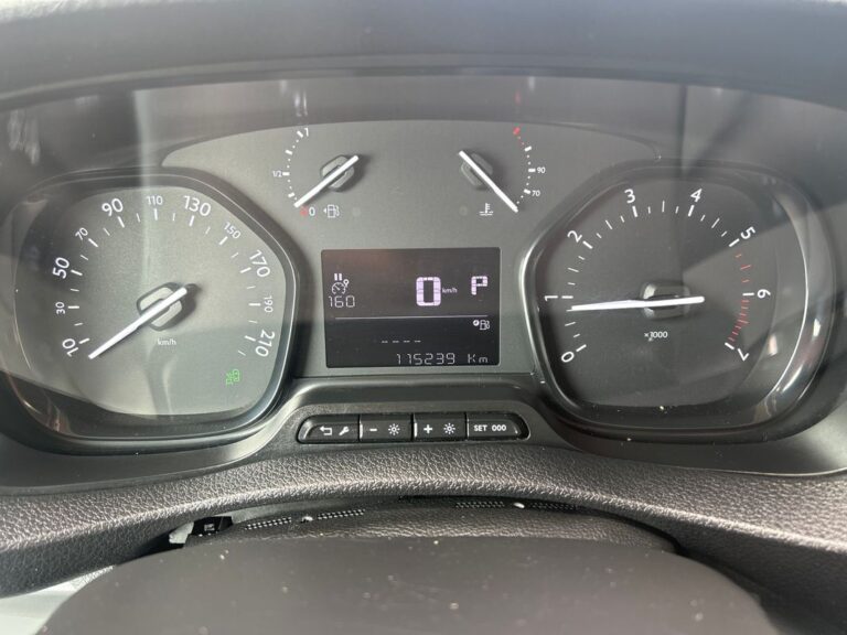 Peugeot Expert VU 3 2.0 BlueHDi 120 EAT8 Standard Fourgon Moyen – Automatique - Image 12 (July 7, 2026)