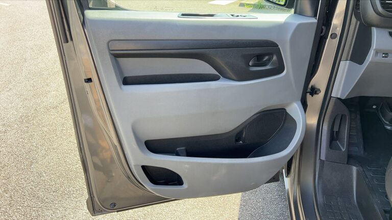Peugeot Expert VU 3 2.0 BlueHDi 120 EAT8 Standard Fourgon Moyen – Automatique - Image 07 (July 7, 2026)