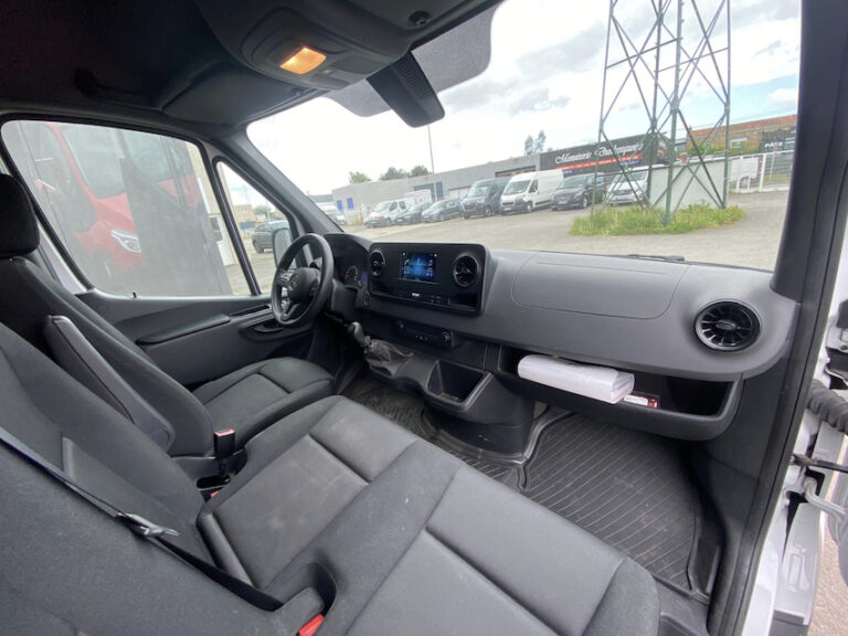 Mercedes Sprinter FOURGON FGN 311 CDI 37 3.5T RWD FIRST - Image 03 (July 7, 2026)