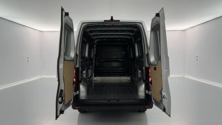 Nissan Interstar III 3t5 2.0 dCi 150ch Tekna - Image 10 (July 7, 2026)