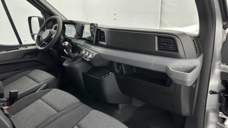 Nissan Interstar III 3t5 2.0 dCi 150ch Tekna - Image 08 (July 7, 2026)