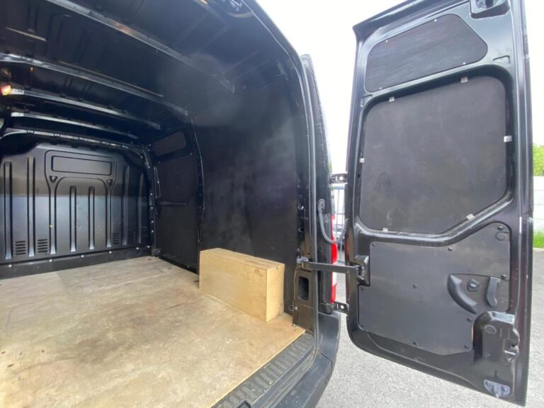 Renault Master CONFORT 2.3DCI 135CV 3T3 – CARPLAY/RADARS AR/CLIM/ KIT BOIS COMPLET - Image 16 (July 7, 2026)