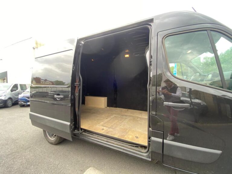 Renault Master CONFORT 2.3DCI 135CV 3T3 – CARPLAY/RADARS AR/CLIM/ KIT BOIS COMPLET - Image 17 (July 7, 2026)