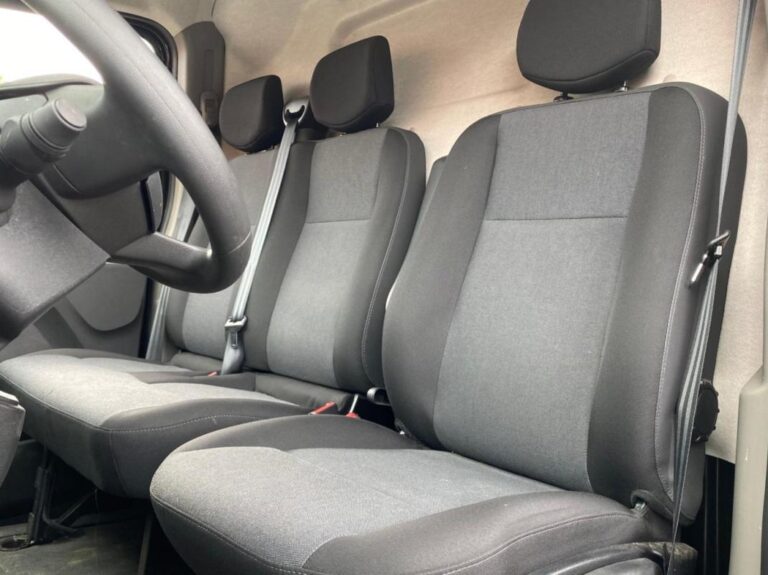 Renault Master CONFORT 2.3DCI 135CV 3T3 – CARPLAY/RADARS AR/CLIM/ KIT BOIS COMPLET - Image 04 (July 7, 2026)