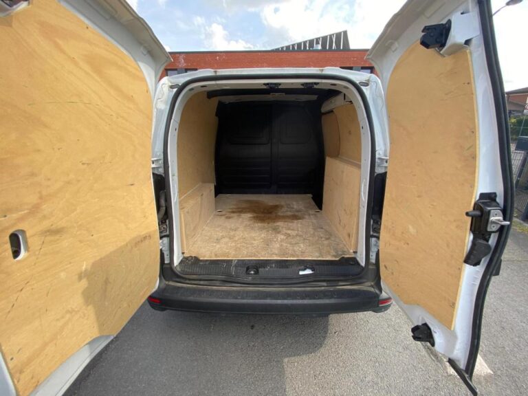 Renault Kangoo Van EXTRA 1.5DCI 95CV – CARPLAY/CAMERA-HABILLAGE BOIS/GPS - Image 17 (July 7, 2026)