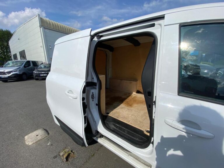 Renault Kangoo Van EXTRA 1.5DCI 95CV – CARPLAY/CAMERA-HABILLAGE BOIS/GPS - Image 20 (July 7, 2026)