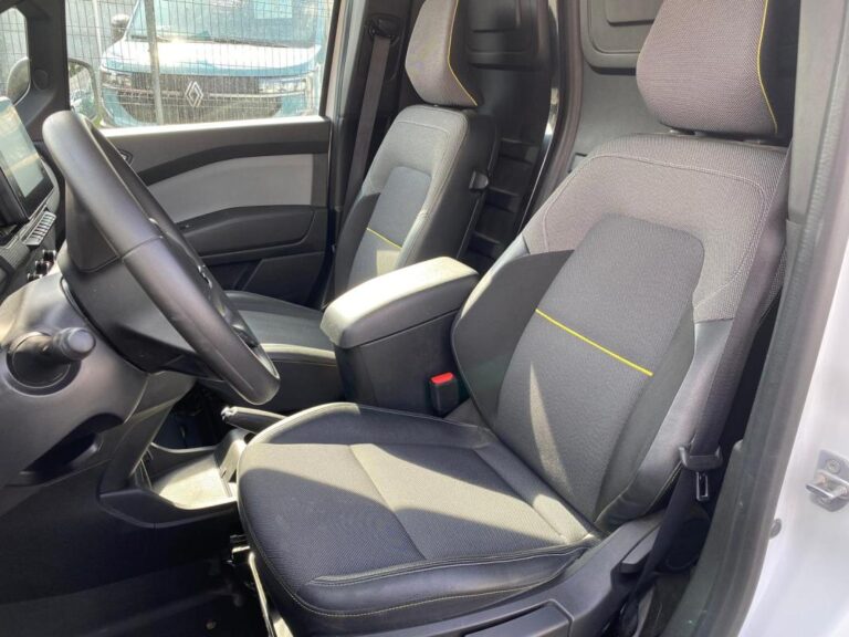 Renault Kangoo Van EXTRA 1.5DCI 95CV – CARPLAY/CAMERA-HABILLAGE BOIS/GPS - Image 05 (July 7, 2026)