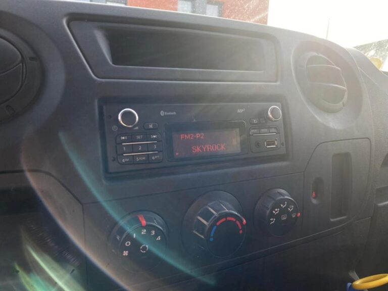 Renault Master PLATEAU CABINE APPROFONDIE 110CV 2.3DCI 7 PLACES 13250 ht BLUETOOTH/VITRES AV ELECTRIQUES CARNET TVA 12500 - Image 03 (July 7, 2026)