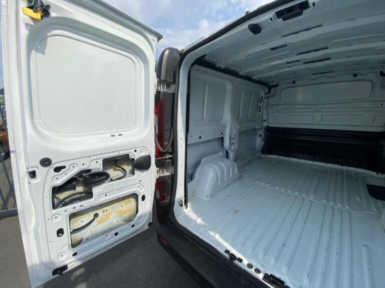 Renault Trafic GRAND CONFORT 1000 2.0DCI 145 EDC BOITE AUTOMATIQUE 15825HT /BLUETOOTH/REGULATEUR/CLIM - Image 14 (July 7, 2026)