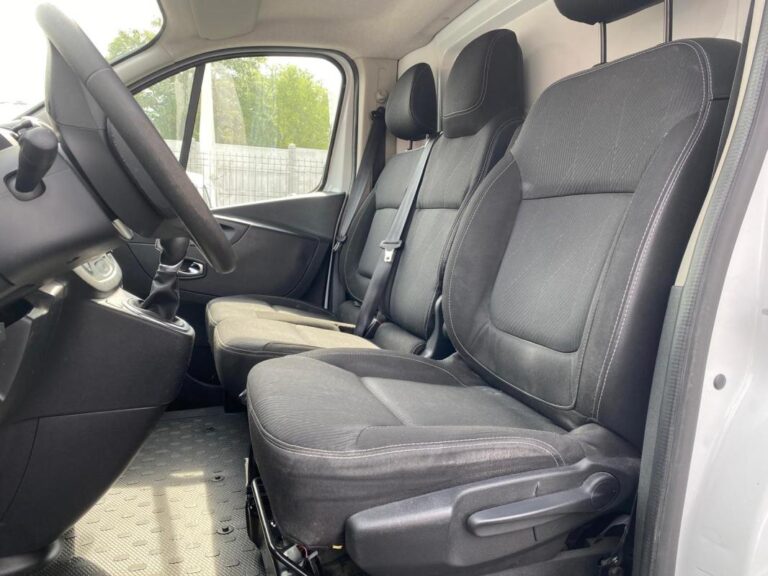 Renault Trafic GRAND CONFORT 1000 2.0DCI 145 EDC BOITE AUTOMATIQUE 15825HT /BLUETOOTH/REGULATEUR/CLIM - Image 05 (July 7, 2026)