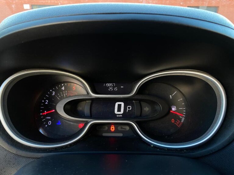 Renault Trafic GRAND CONFORT 1000 2.0DCI 145 EDC BOITE AUTOMATIQUE 15825HT /BLUETOOTH/REGULATEUR/CLIM - Image 08 (July 7, 2026)