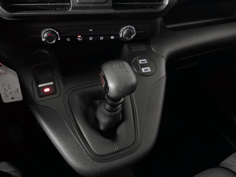 Citroën Berlingo XL 3 PLACES 1.5 BLUEHDI 100CH 950KG CAMERA CARPLAY REGUL CLIM DAB CABINE EXTENSO - Image 11 (July 7, 2026)