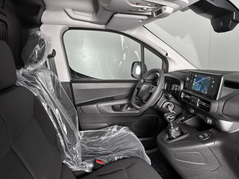 Citroën Berlingo XL 3 PLACES 1.5 BLUEHDI 100CH 950KG CAMERA CARPLAY REGUL CLIM DAB CABINE EXTENSO - Image 06 (July 7, 2026)