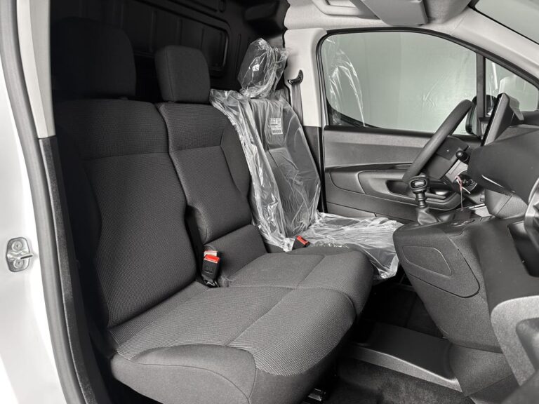 Citroën Berlingo XL 3 PLACES 1.5 BLUEHDI 100CH 950KG CAMERA CARPLAY REGUL CLIM DAB CABINE EXTENSO - Image 08 (July 7, 2026)