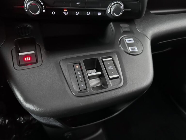 Citroën Berlingo 3 PLACES BLUEHDI 130CH -32% NEUF EAT8 S&S CARPLAY REGUL DAB FULL LED CABINE EXTENSO - Image 11 (July 7, 2026)
