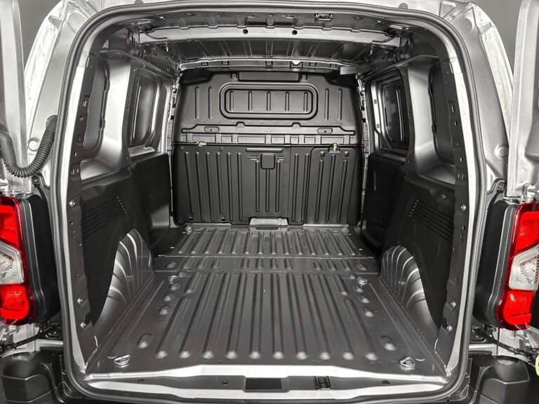 Citroën Berlingo 3 PLACES BLUEHDI 130CH -32% NEUF EAT8 S&S CARPLAY REGUL DAB FULL LED CABINE EXTENSO - Image 20 (July 7, 2026)