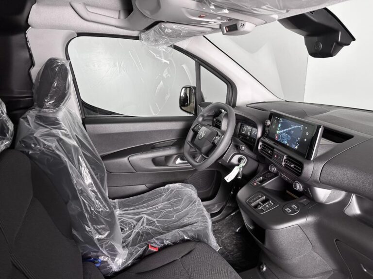 Citroën Berlingo 3 PLACES BLUEHDI 130CH -32% NEUF EAT8 S&S CARPLAY REGUL DAB FULL LED CABINE EXTENSO - Image 06 (July 7, 2026)