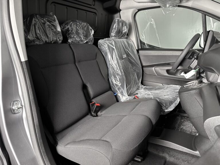 Citroën Berlingo 3 PLACES BLUEHDI 130CH -32% NEUF EAT8 S&S CARPLAY REGUL DAB FULL LED CABINE EXTENSO - Image 09 (July 7, 2026)