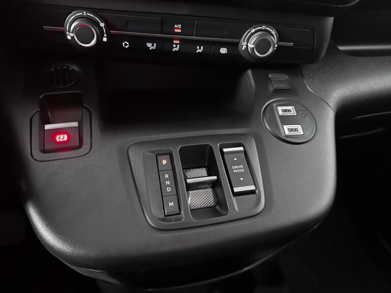 Citroën Berlingo 3 PLACES BLUEHDI 130CH -32% NEUF EAT8 S&S CARPLAY REGUL DAB FULL LED CABINE EXTENSO - Image 11 (July 7, 2026)