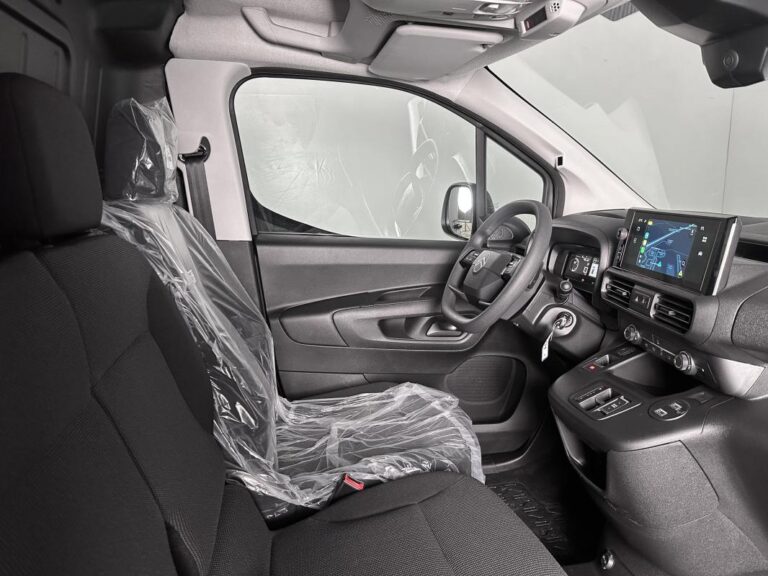 Citroën Berlingo 3 PLACES BLUEHDI 130CH -32% NEUF EAT8 S&S CARPLAY REGUL DAB FULL LED CABINE EXTENSO - Image 06 (July 7, 2026)