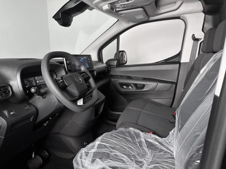 Citroën Berlingo 3 PLACES BLUEHDI 130CH -32% NEUF EAT8 S&S CARPLAY REGUL DAB FULL LED CABINE EXTENSO - Image 07 (July 7, 2026)