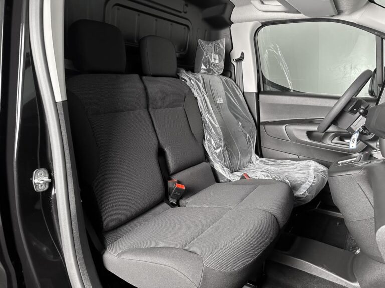 Citroën Berlingo VAN 3PL BLUEHDI 130CH -32% NEUF EAT8 S&S CARPLAY REGUL DAB FULL LED CABINE EXTENSO - Image 08 (July 7, 2026)