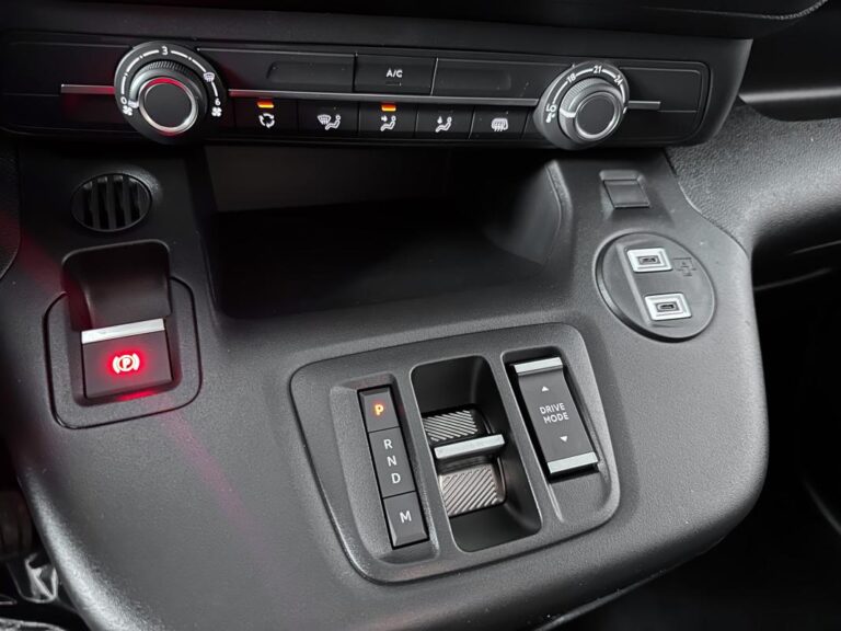 Citroën Berlingo VAN 3PL BLUEHDI 130CH -32% NEUF EAT8 S&S CARPLAY REGUL DAB FULL LED CABINE EXTENSO - Image 11 (July 7, 2026)